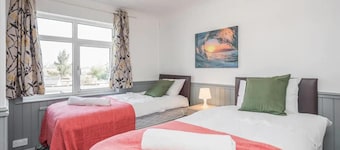 코지 3 베드룸 홈 위스 WiFi, 파킹 & 가든