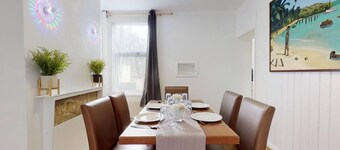 Lovely 3-bed House in Gillingham