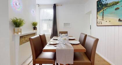 Lovely 3-bed House in Gillingham