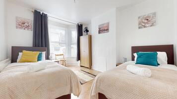 House | 3 bedrooms, iron/ironing board, free WiFi, bed sheets