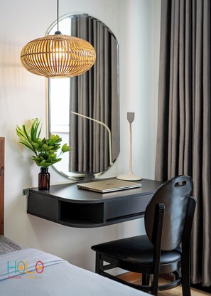 Estudio Deluxe | Escritorio, tabla de planchar con plancha, wifi gratis y ropa de cama 