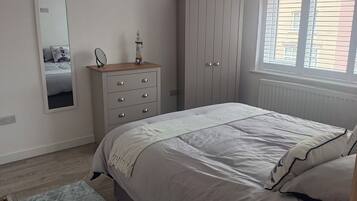 Apartment | 2 bedrooms, iron/ironing board, free WiFi, bed sheets