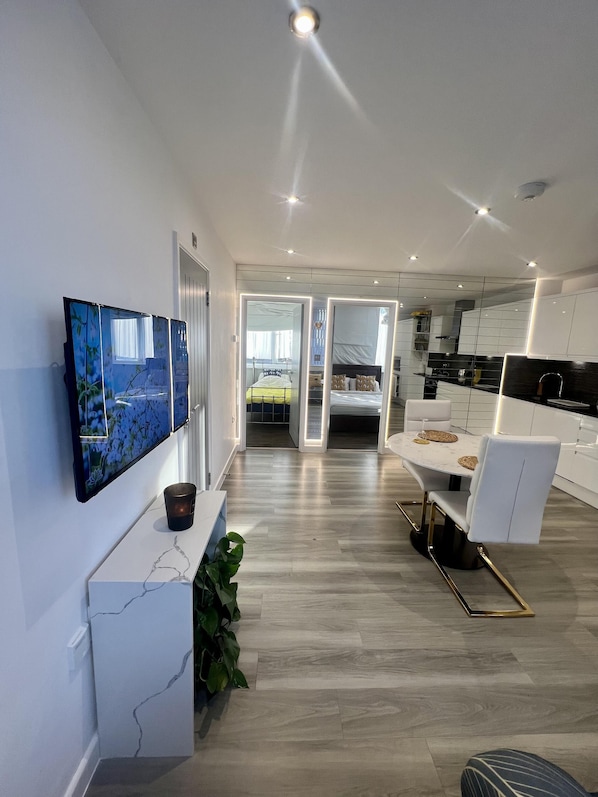 Apartment, Multiple Beds | Living area