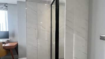 Apartment, Multiple Beds | 2 bedrooms, iron/ironing board, free WiFi, bed sheets