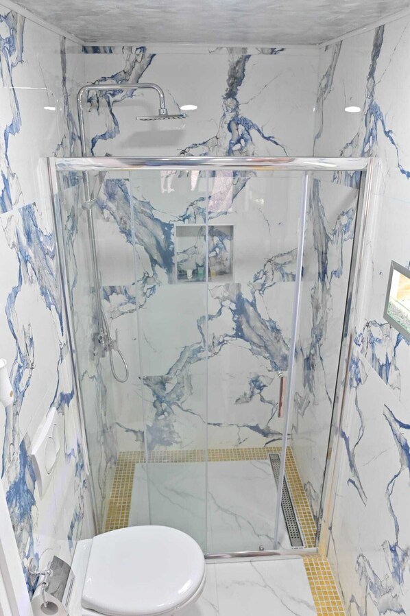 House | Bathroom | Separate tub and shower, deep soaking tub, slippers, towels