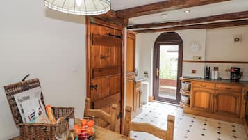 Cottage | Private kitchen | Fridge, dishwasher, electric kettle, toaster