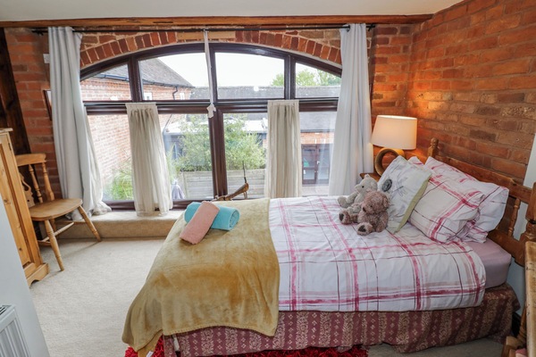 Cottage | 4 bedrooms, WiFi (free), individually decorated, individually furnished