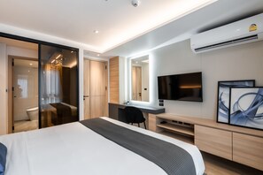 Two Bed Room with Bathtub | Premium bedding, in-room safe, individually furnished, desk - Destiny63 Ekamai Apartment (Bangkok)