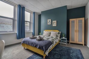 2 bedrooms, iron/ironing board, WiFi, bed sheets - 2 Bed-Town Centre-Free Parking - by Holiday Homes (Wallsend)