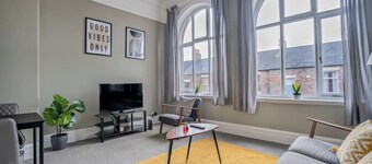 2 Bed-Town Centre-Free Parking - by Holiday Homes