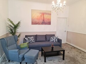 テレビ、暖炉、書斎 / ワークスペース