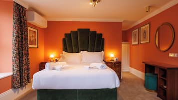 First Floor King Room | Blackout drapes, soundproofing, free WiFi, bed sheets