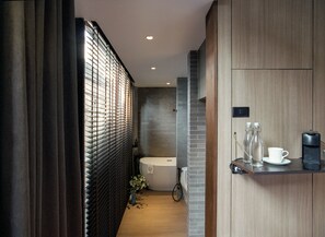 淋浴/浴缸二合一、免費盥洗用品、吹風機、拖鞋