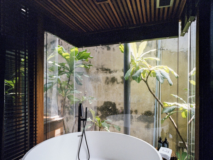 Deluxe King - JIRA | Badezimmer | Duschwanne, kostenlose Toilettenartikel, Haartrockner, Hausschuhe