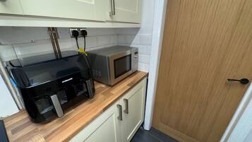 冰箱、微波炉、烤箱、炉灶