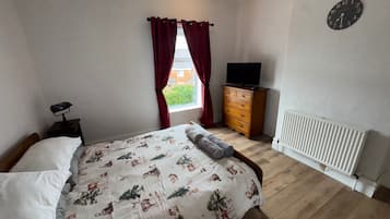 2 bedrooms, iron/ironing board, free WiFi, bed sheets