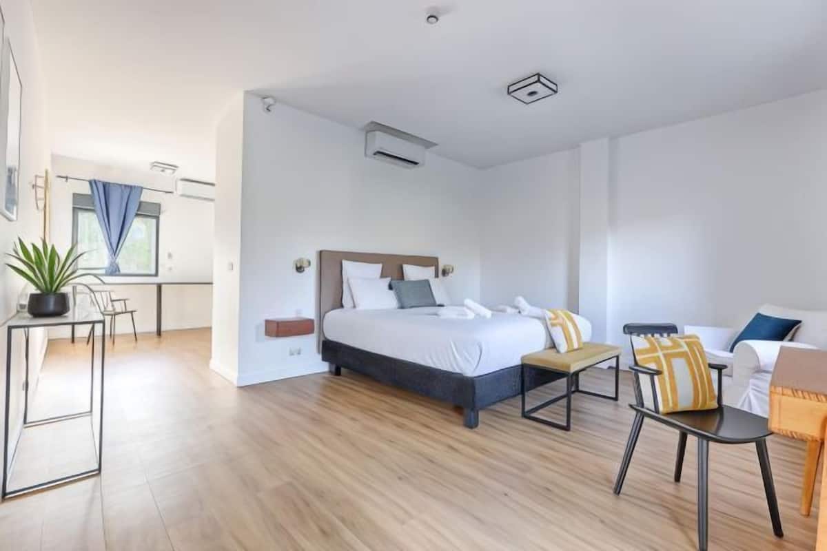 Schallisolierte Zimmer, kostenloses WLAN, Bettwäsche