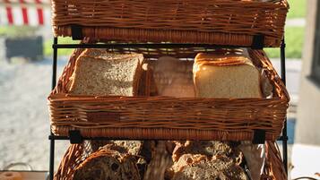 Desayuno buffet diario (EUR 15.90 por persona)