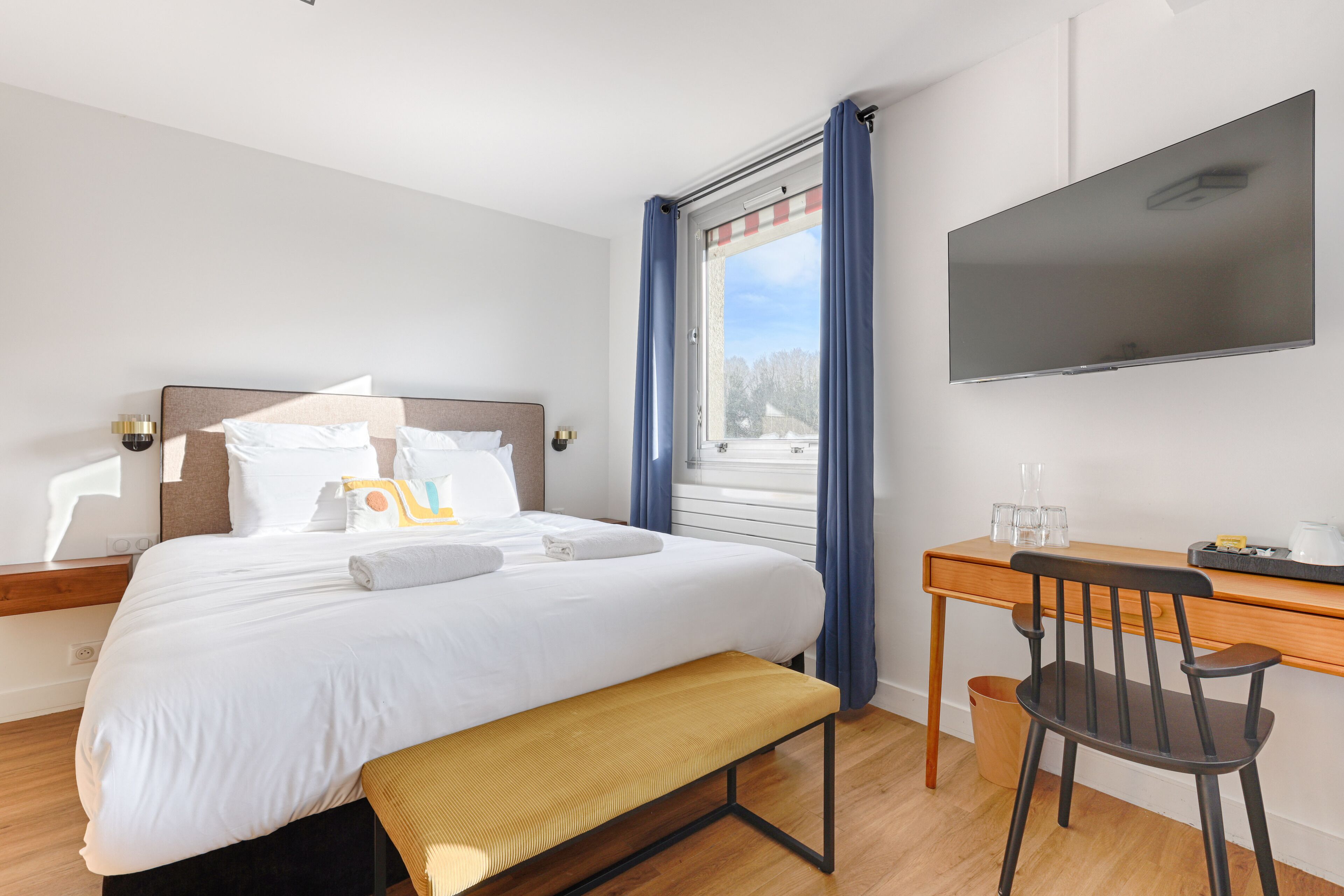 Free WiFi, bed sheets