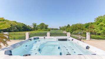 Bain à remous extérieur