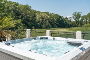 Bain à remous extérieur