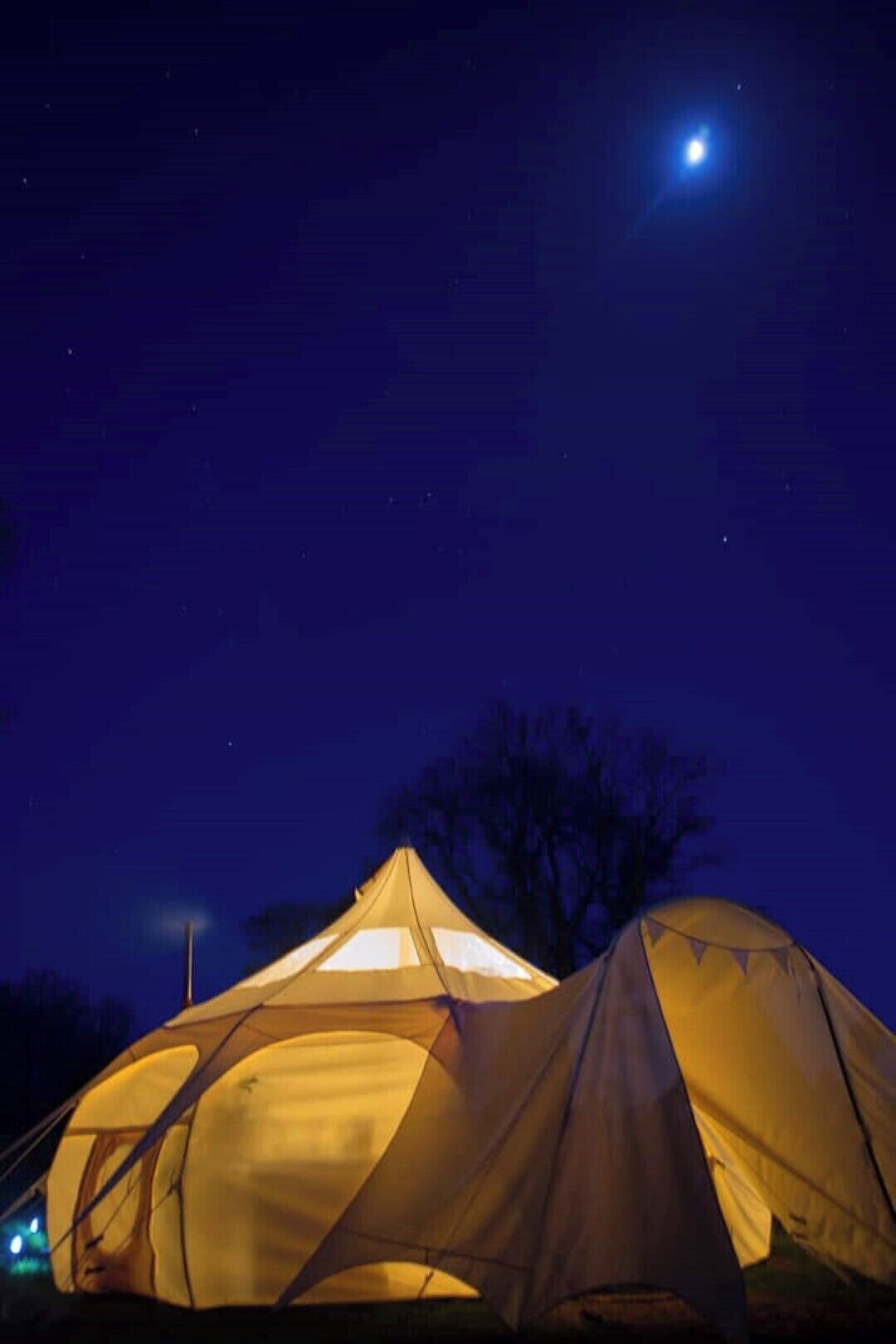 Stargazing, wood fires and hot tub