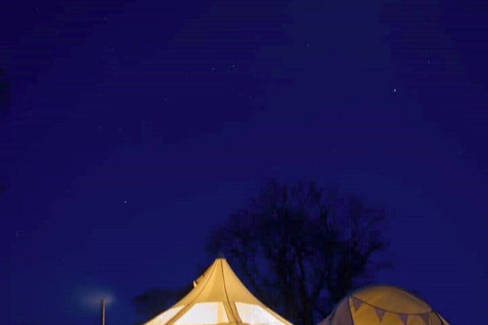 Stargazing, wood fires and hot tub