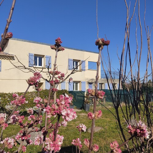 Gite du Levant,  espace et couleur, clim réversible, rez de jardin au calme