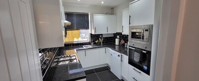 Newly Refurbished 3 Bedroom Flat