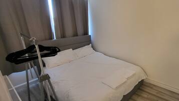 3 bedrooms, iron/ironing board, WiFi, bed sheets