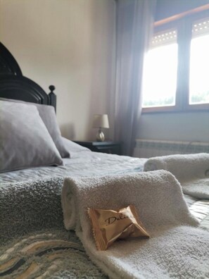 4 Schlafzimmer, Bügeleisen/Bügelbrett, Bettwäsche