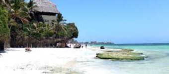 3 Bedroom House With air Conditioning Near the Beach :)