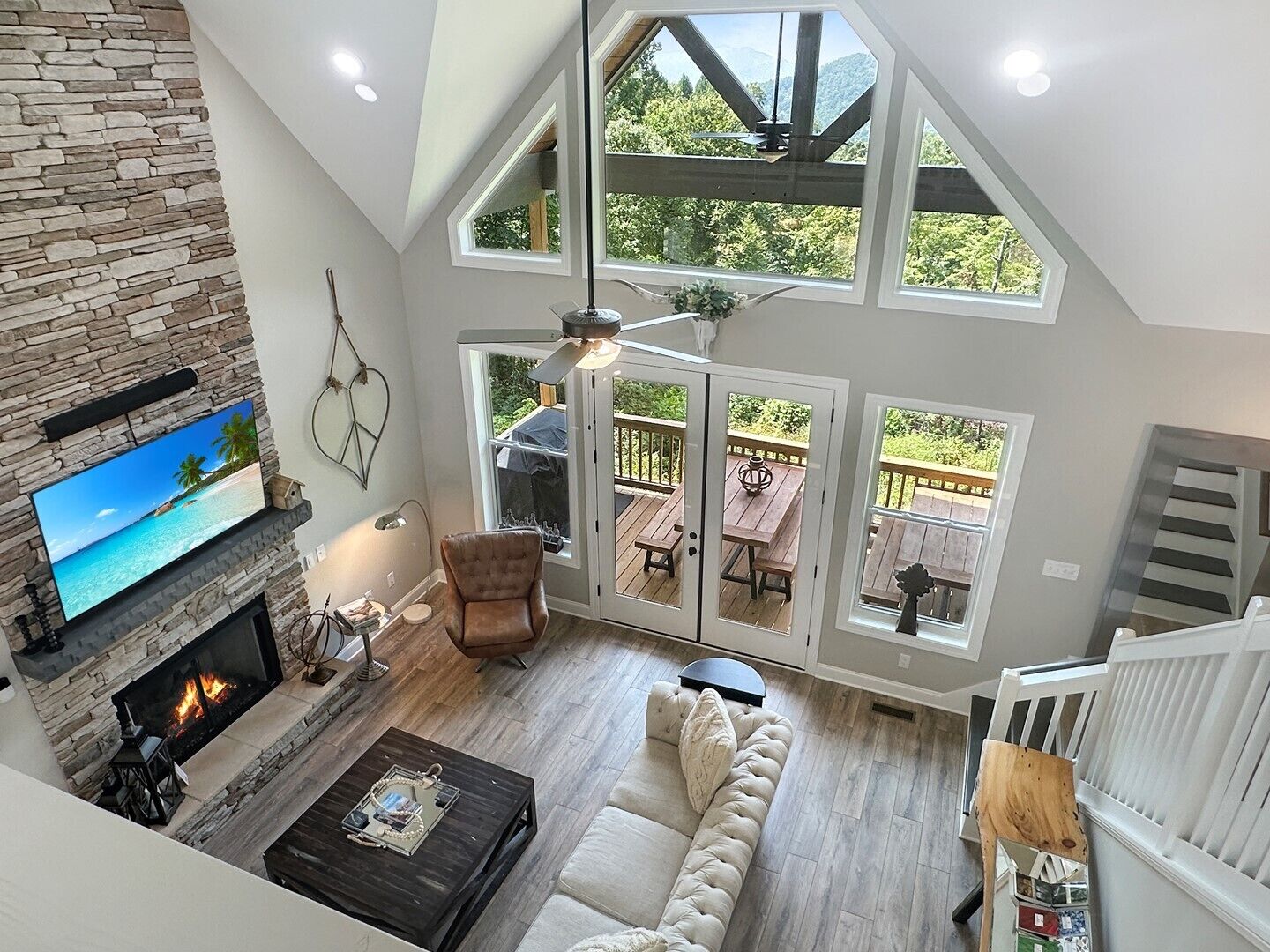 Smart-TV, Kamin, Tischfußball