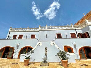 Aperto a cena, con vista sulla spiaggia