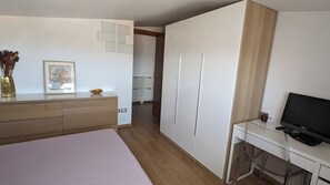 2 quartos, ferros/tábuas de passar roupa, Wi-Fi, roupa de cama