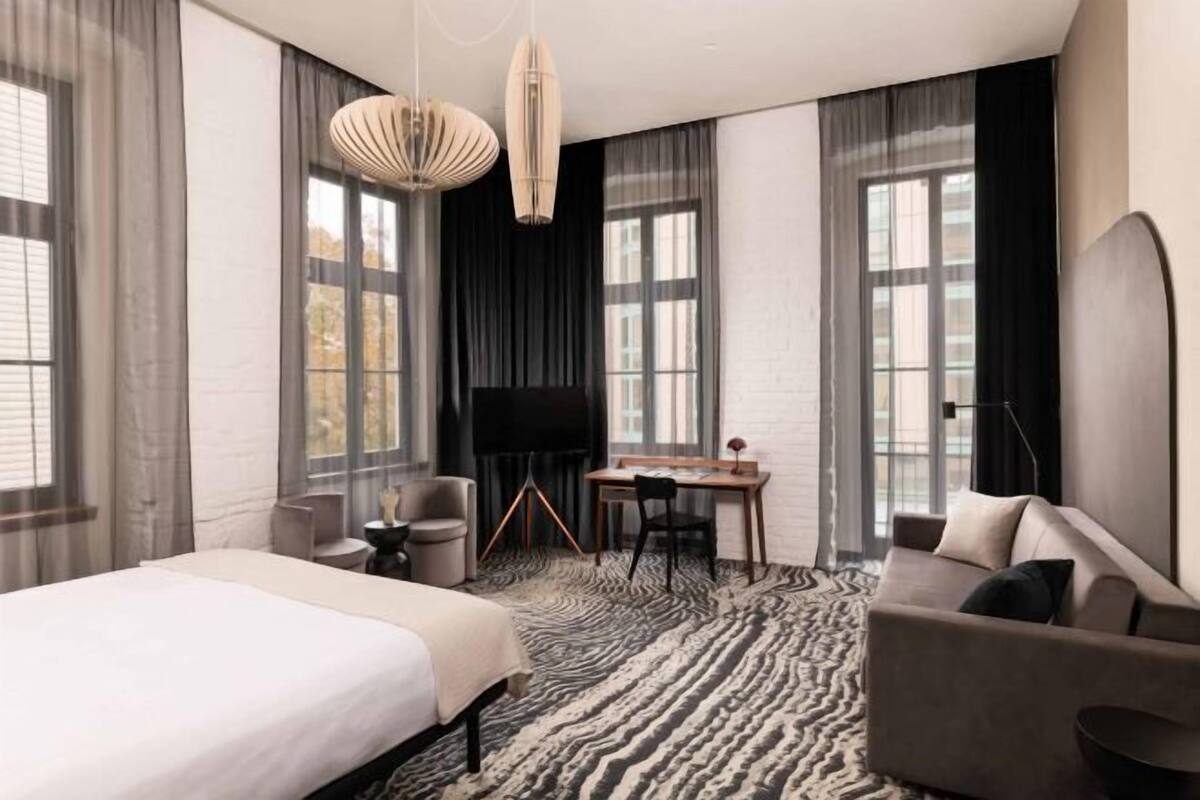 Ropa de cama de alta calidad, colchones con efecto memoria y minibar