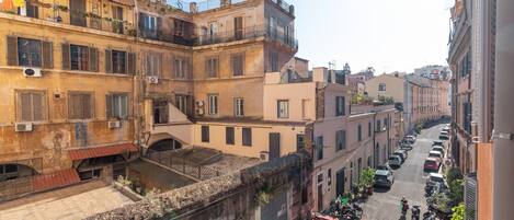 الإطلالة من المنشأة