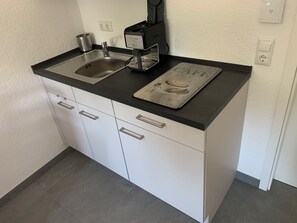 Kylskåp, mikrovågsugn, ugn och spishäll