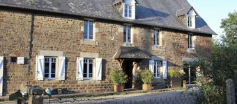 2-storey self-catering house 10 minutes from Mont Saint-Michel - Ideal for families or friends