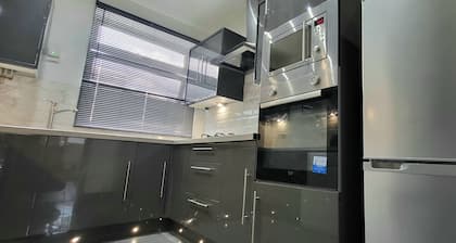 Cosy 3 double bed flat sleeps 6