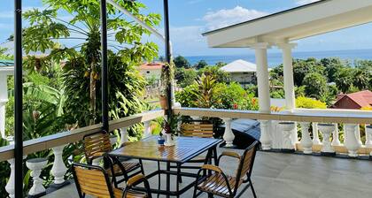 5 mins to beach, restaurants & shops! Cozy Ocean-View Lodges w/onsite car rental