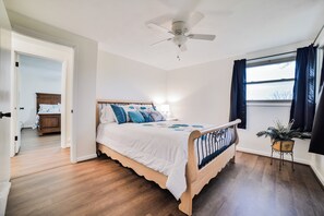3 bedrooms, desk, iron/ironing board, free WiFi