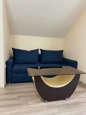 セーフティボックス (室内)、遮光カーテン、アイロン / アイロン台、WiFi (無料)