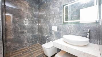 Shower, free toiletries, hair dryer, towels