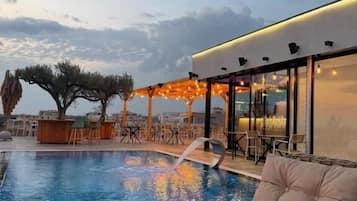 Seasonal outdoor pool
