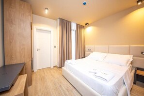 舒适双��人房 | 办公桌、免费 WiFi