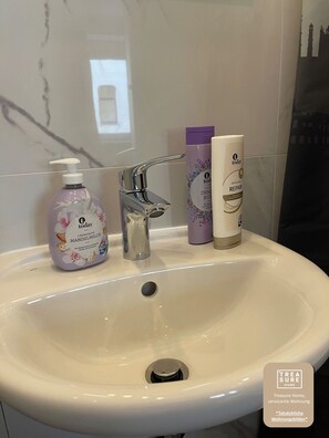 Comfort Apartment | Bathroom