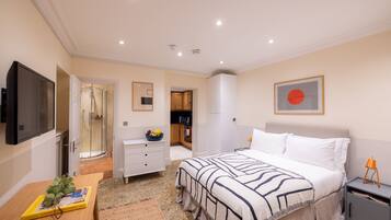 Studio Lower Ground | Premium bedding, iron/ironing board, free WiFi, bed sheets