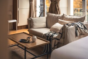 Living area - The Courtfield (London)