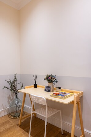 Deluxe Studio, 1 Double Bed, Kitchenette | Living area | Smart TV - The Courtfield by Nestor (London)